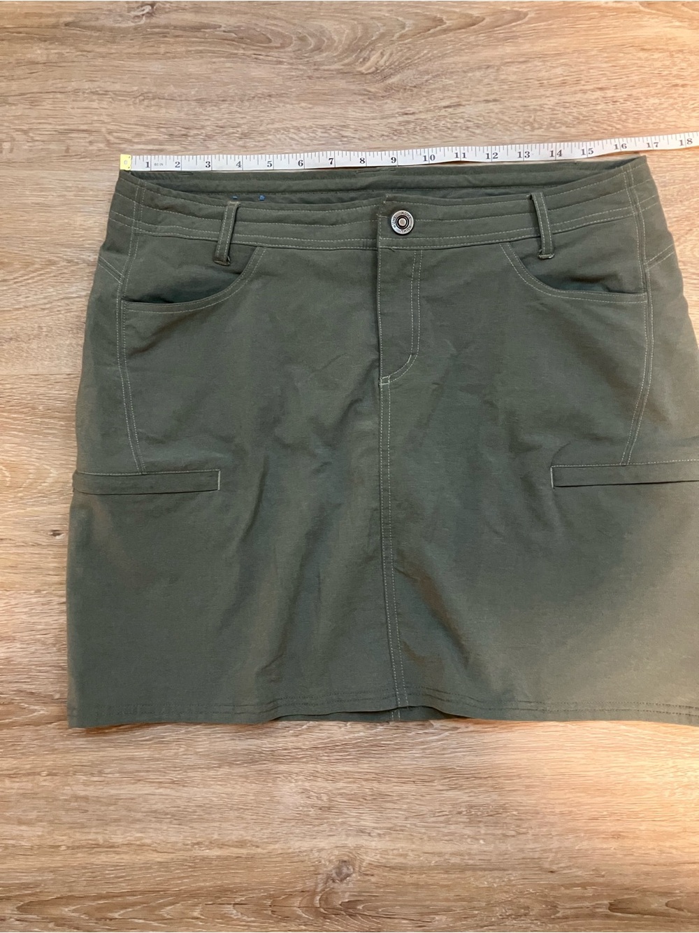 Kuhl women’s skirt built in shorts size 10 excellent used condition